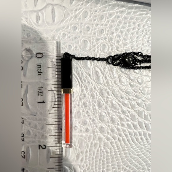 CHANEL CC Rouge Coco Gloss Key / Bag Charm Authentic - Picture 7 of 8